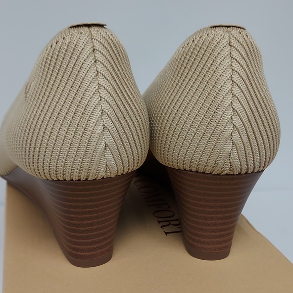 Vivaia Margo Almond Wedge Square Toe Shoes. New! - Picture 6 of 12